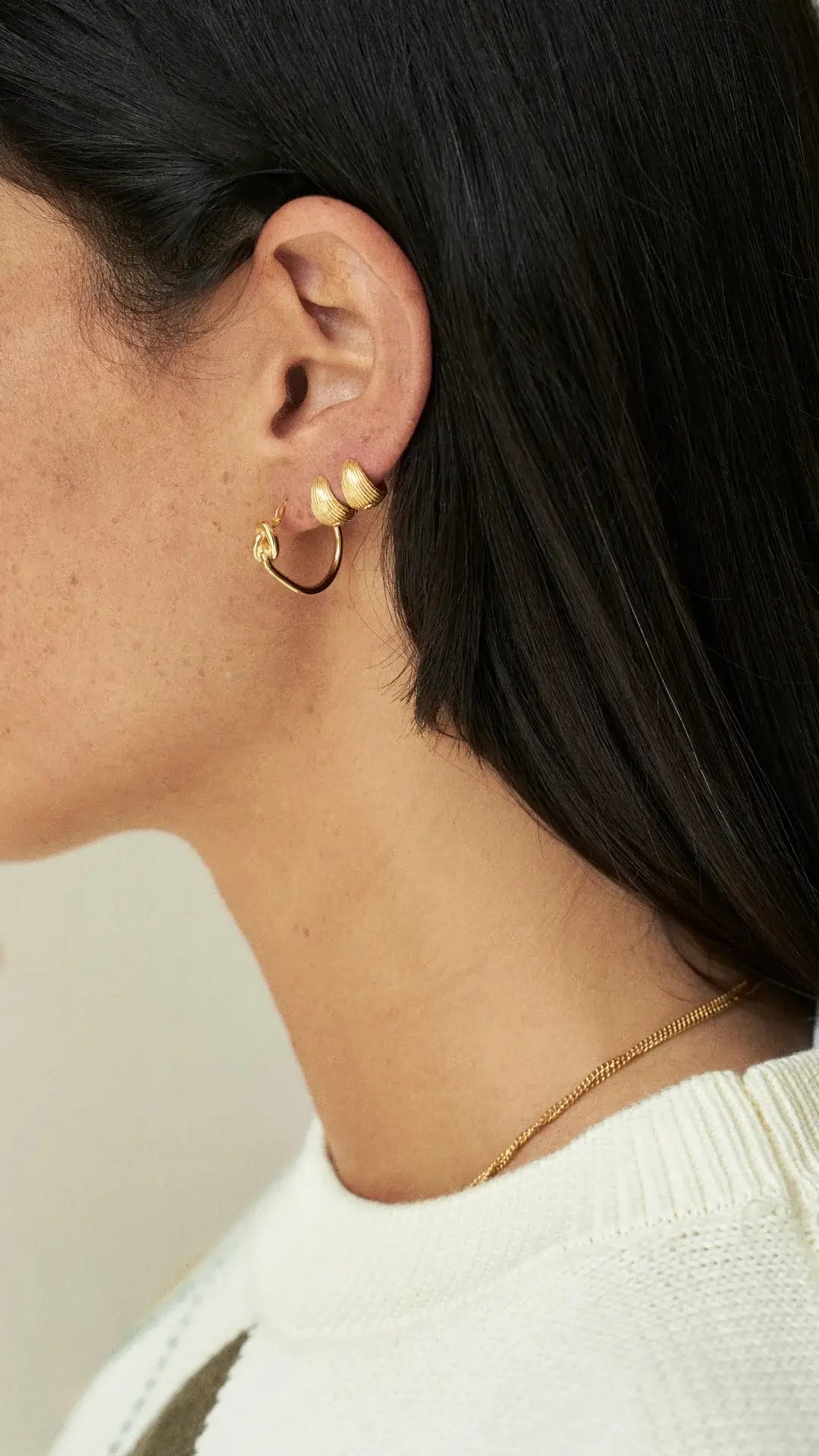 Boucles d'oreilles Lucilla Knot Huggies