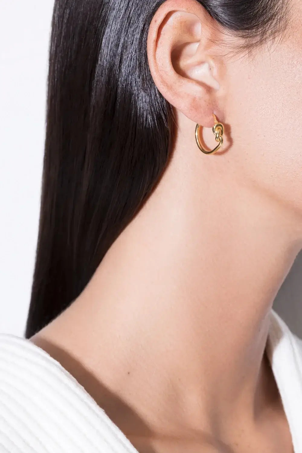 Boucles d'oreilles Lucilla Knot Huggies