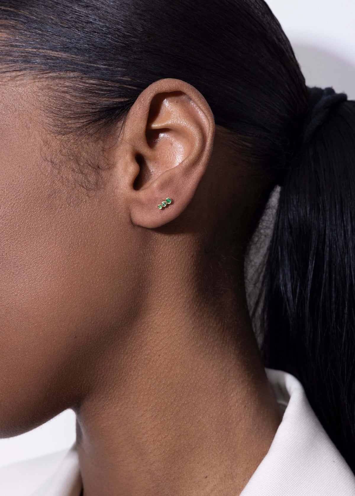 boucles d'oreilles clous émeraude 18k
