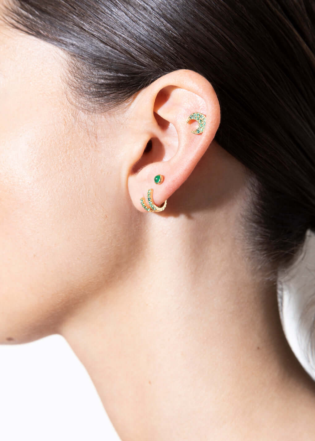 boucles d'oreilles clous balalaï 18k émeraude