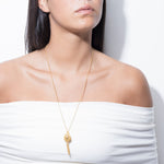 model wearing baidu necklace in gold