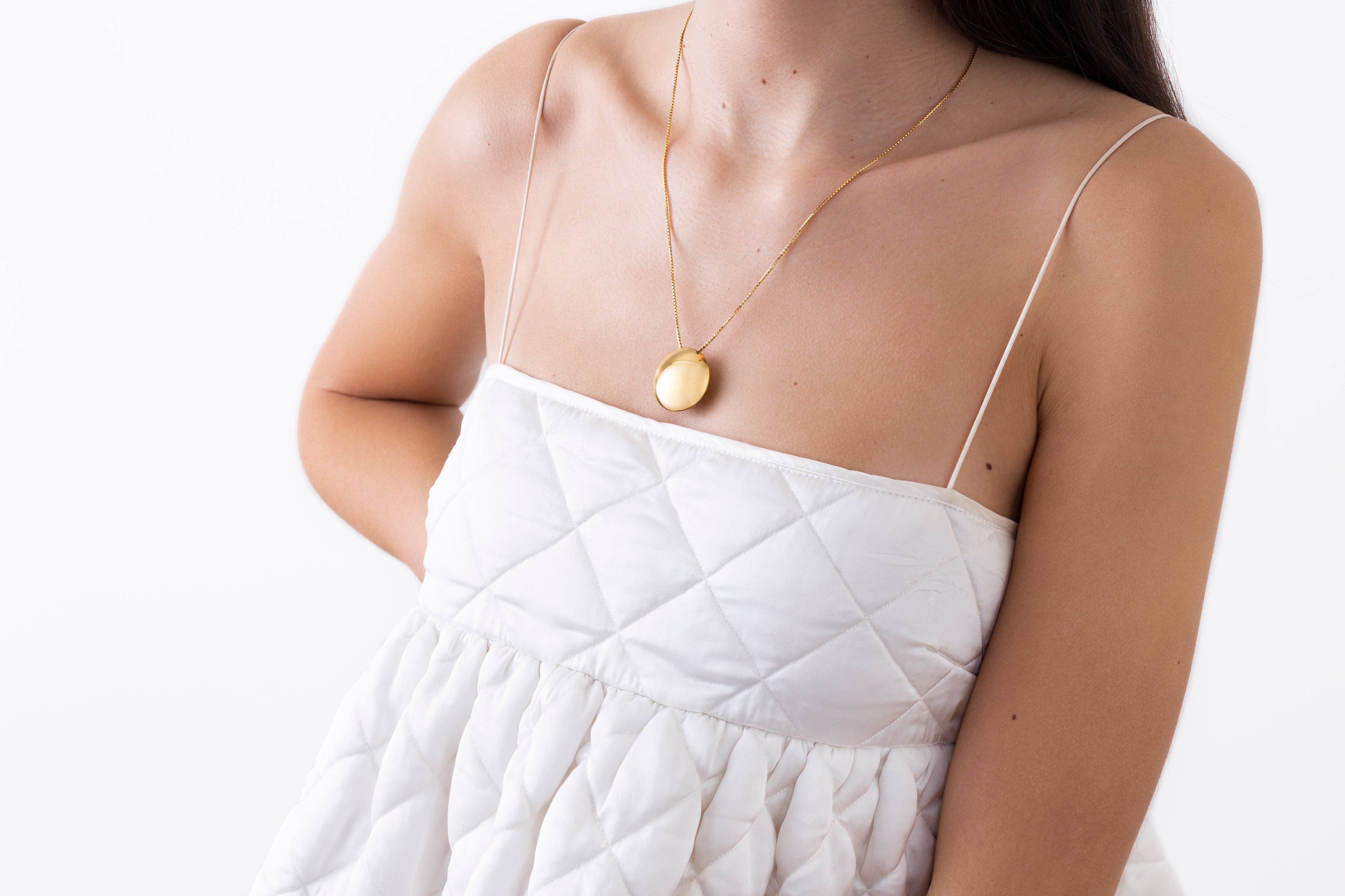 model wearing daisy necklace in gold