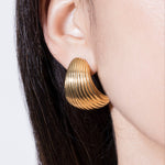 model wearing tilly super in gold